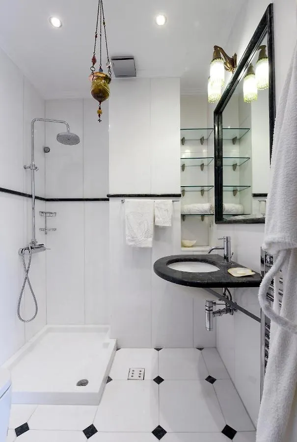 Living Exceptionally Thessaloniki Apartment